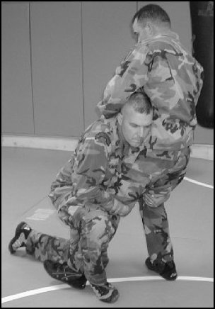 Figure 5-34. Hook the leg.