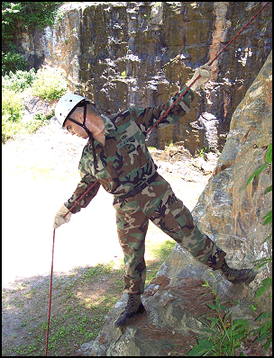 Figure 7-4. Hasty rappel.