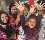 Iraqi children welcome British troops