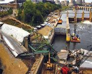 Photo of I-35 bridge collapse