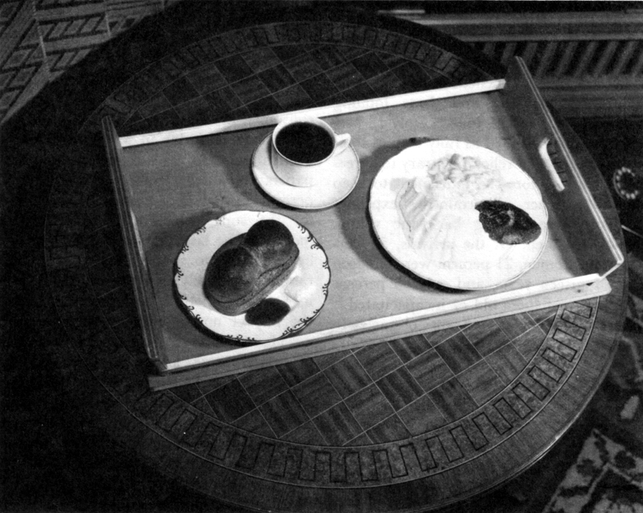 A 1,275 CALORIE DAY's RATION, displayed here as a single meal.