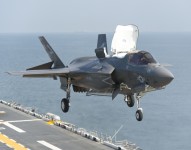 An F-35B Lightning II aircraft lands aboard the amphibious assault ship USS Wasp (LHD 1)