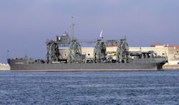 Kommuna ex-Volkov - salvage ship
