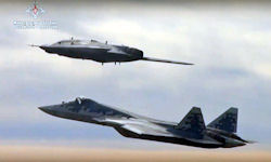 Sukhoi S-70 Okhotnik-B - Flight w/ su-57 