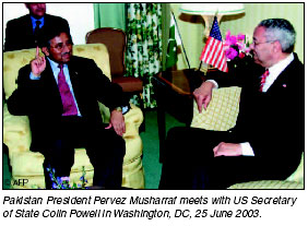 Pakistan President Pervez Musharraf meets with US Secretary of State Colin Powell in Washington, DC, 25 June 2003. [AFP photo]
