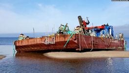 Nyonoska barges
